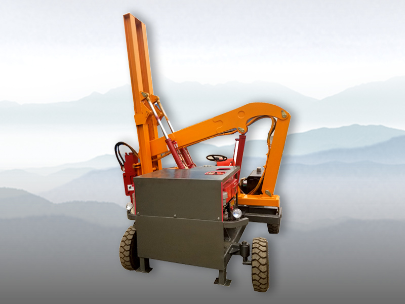 自制底盤小型護(hù)欄打樁機(jī)